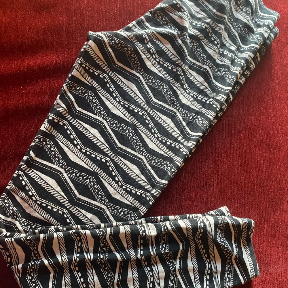 Pink tribal print leggings